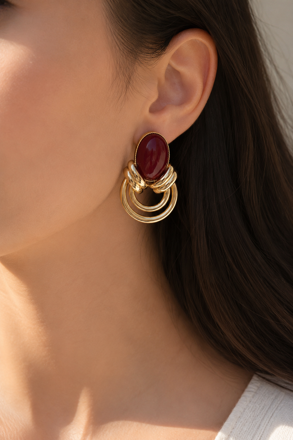 Pirinç Gold Renk Bordo Taşlı Vintage Kadın Küpe