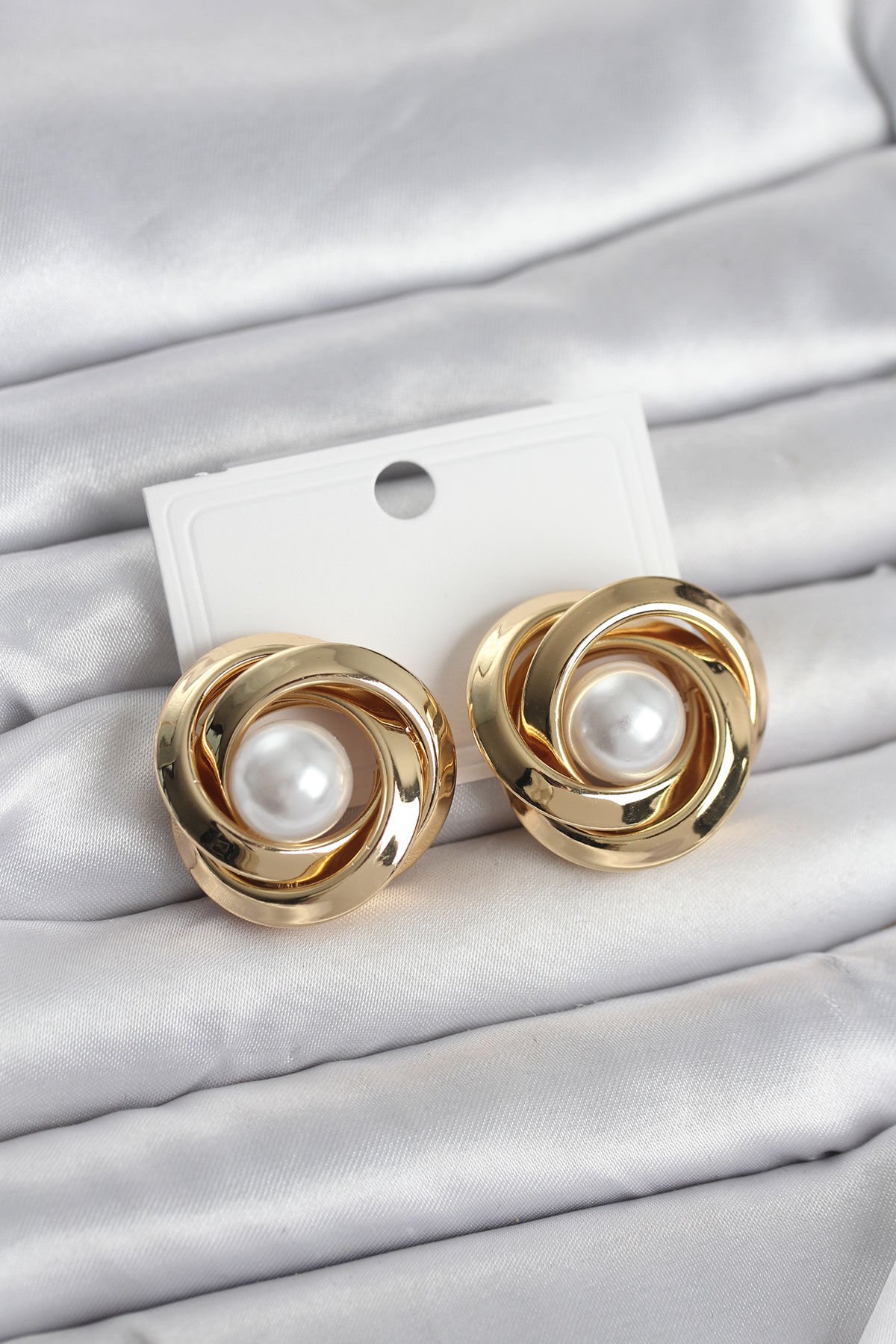Pirinç Gold Renk Sarmal Model İncili Kadın Küpe