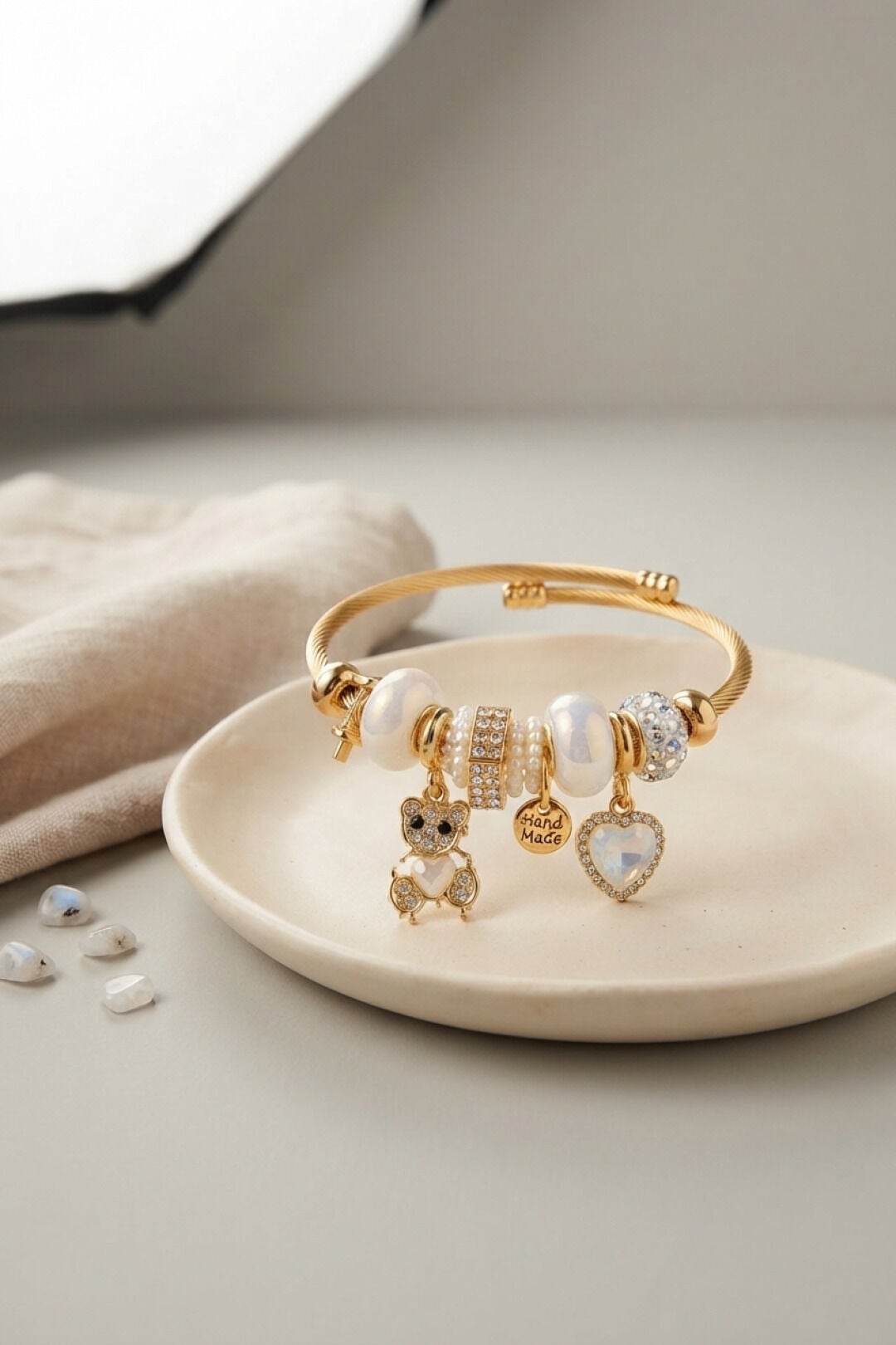 Tedy Bear Model Gold Renk Beyaz Charmlı Bileklik