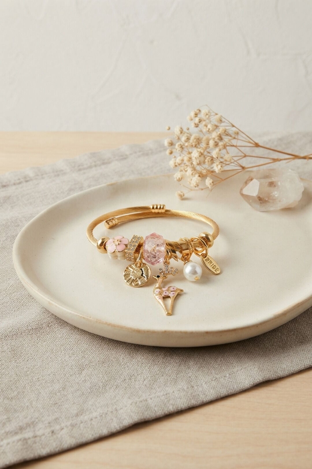 Geyik Model Gold Renk Pembe Charmlı Bileklik