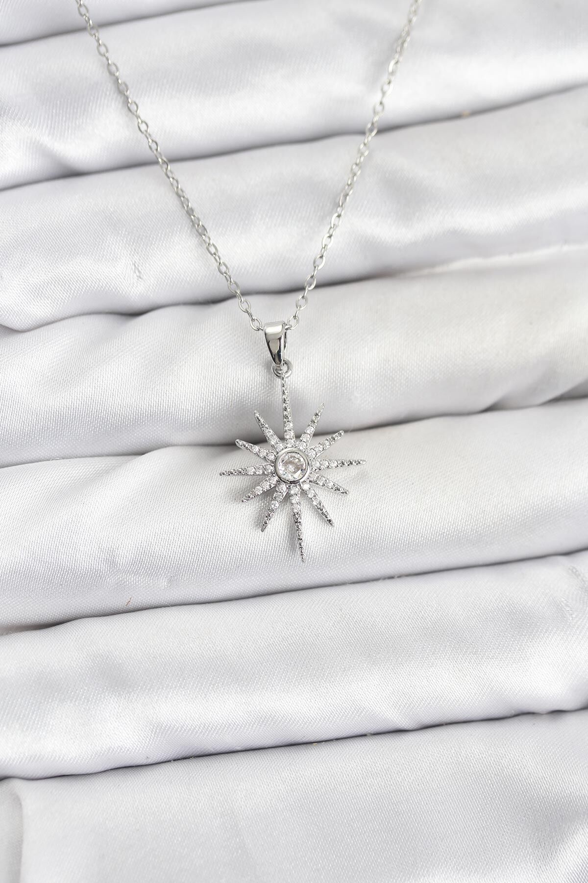 316L Çelik Zincir Gümüş Renk Kutup Yıldızı Model Zirkon Taşlı Kadın Kolye