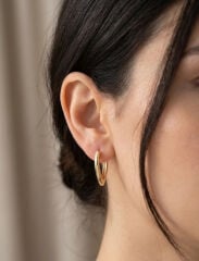 925 Ayar Gümüş Çivi Pirinç Gold Renk Üçgen Model Kadın Küpe Seti