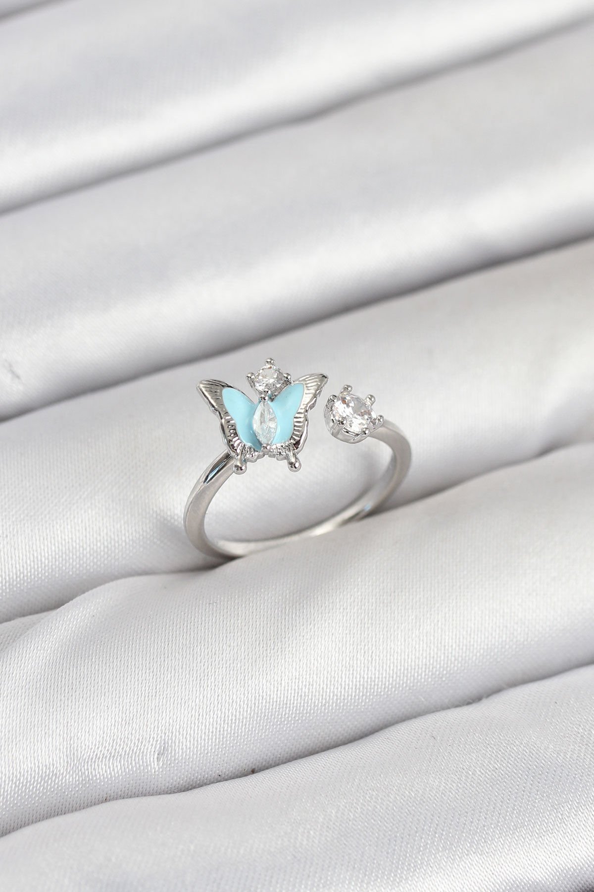 Pirinç Gümüş Renk Kelebek Model Kadın Yüzük