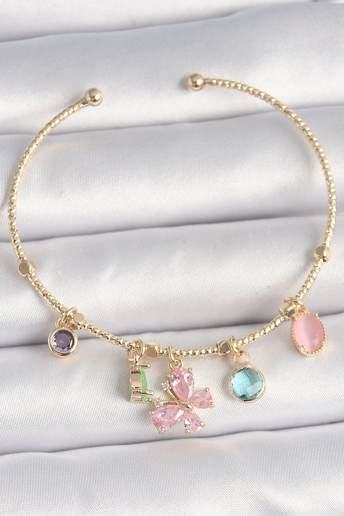 Pirinç Gold Renk Pembe Zirkon Taşlı Kelebek Figür Sallantı Detaylı Charm Kadın Bileklik