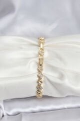 Pirinç Gold Renk VIP Seri Sıralı Yonca Model Zirkon Taşlı Kadın Bileklik