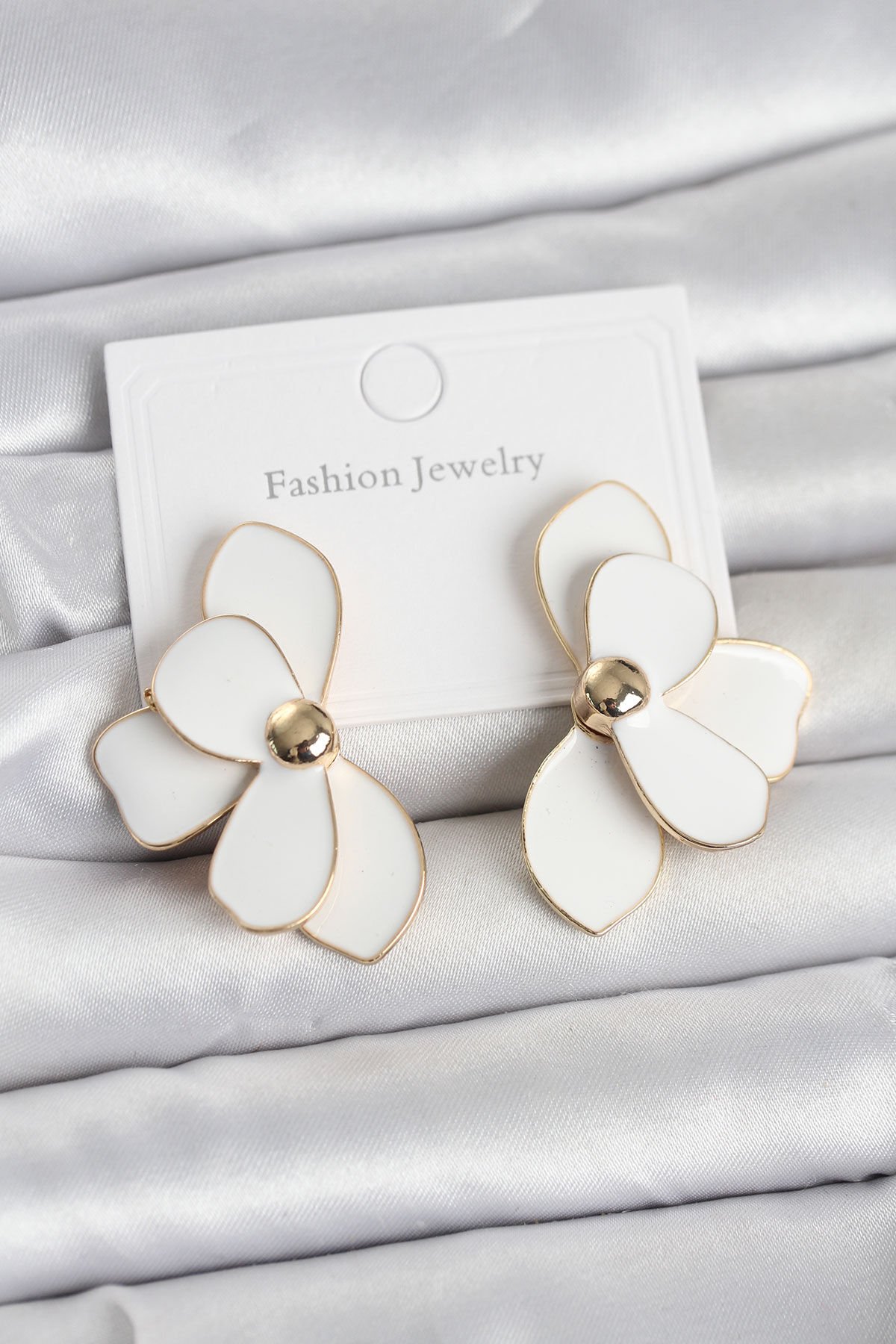 Beyaz Mineli Lotus Model Pirinç Kadın Küpe