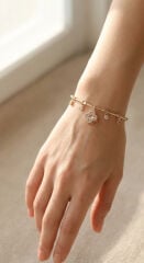 Pirinç Altın Renk Zirkon Taşlı Yonca Model Charm Bileklik
