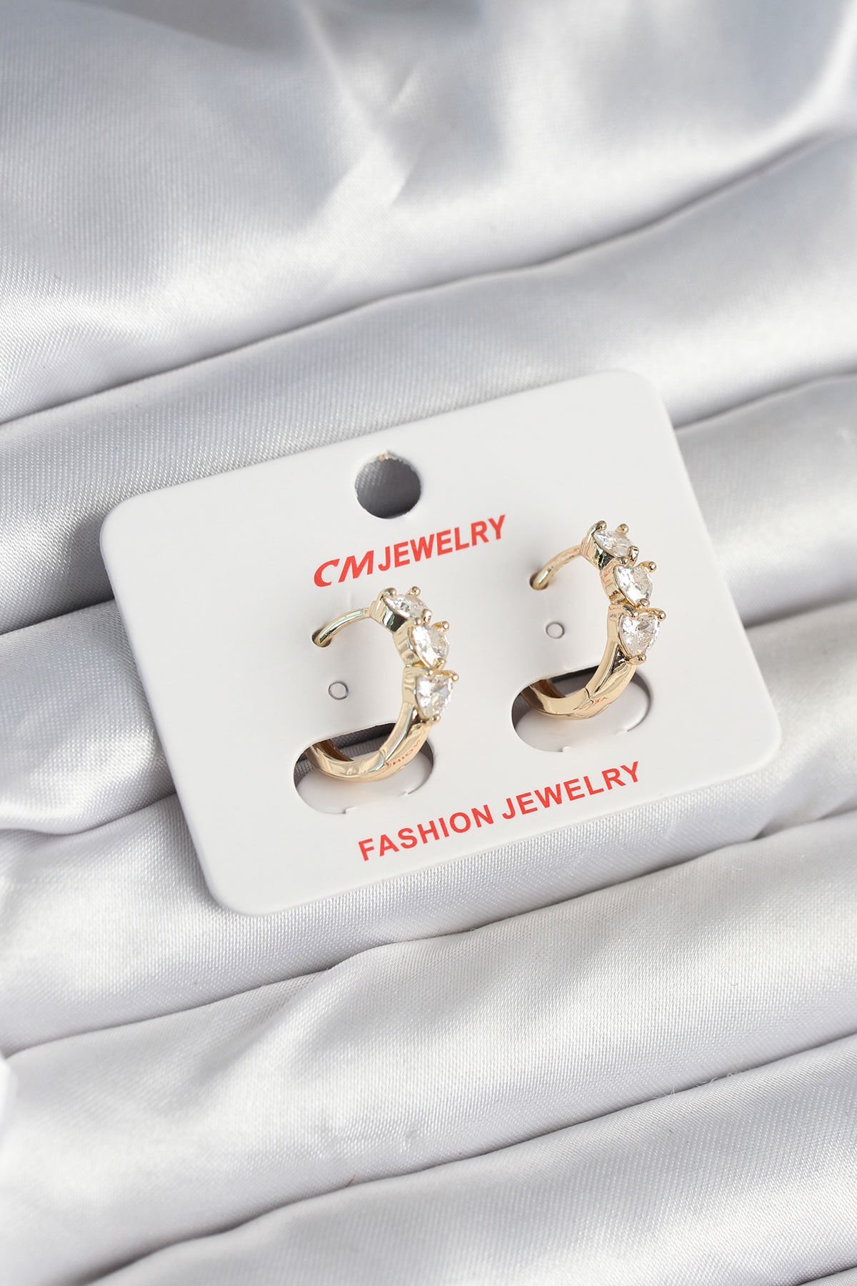 Pirinç Gold Renk Kalpli Zirkon Taşlı Kadın Küpe