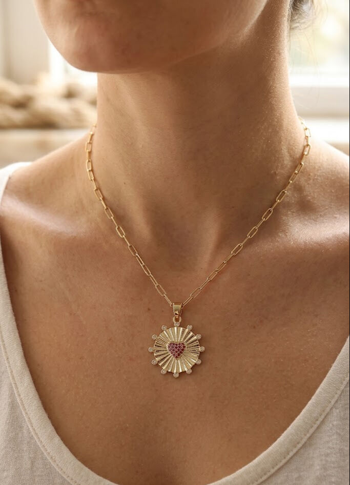 316L Çelik Gold Renk Pembe Zirkon Taşlı Kalp İşleme Madalyon Model Kadın Kolye