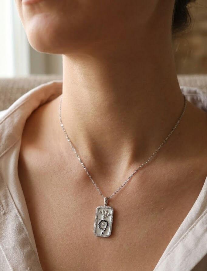 316L Çelik Zincir Gümüş Renk Zirkon Taşlı Minimal Papatya Figürlü Tarot Kolye