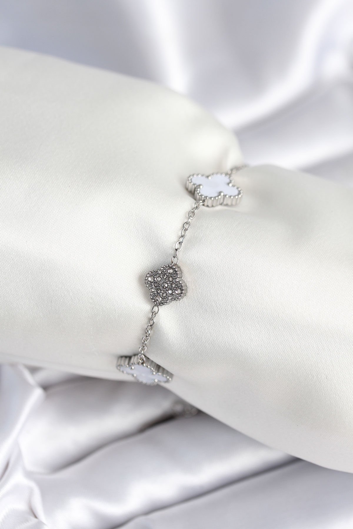 316L Çelik Zincir Gümüş Renk Zirkon Taşlı Yonca Beyaz Kadın Bileklik