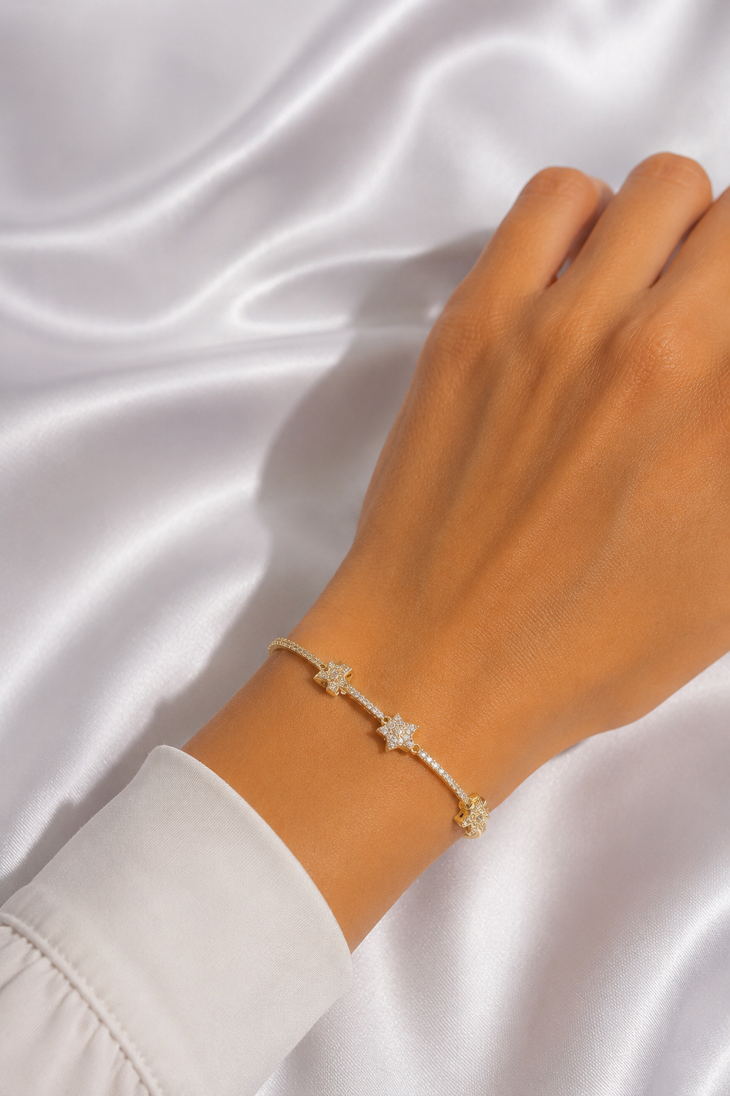 Pirinç Gold Renk Yıldız Model Kadın Bileklik