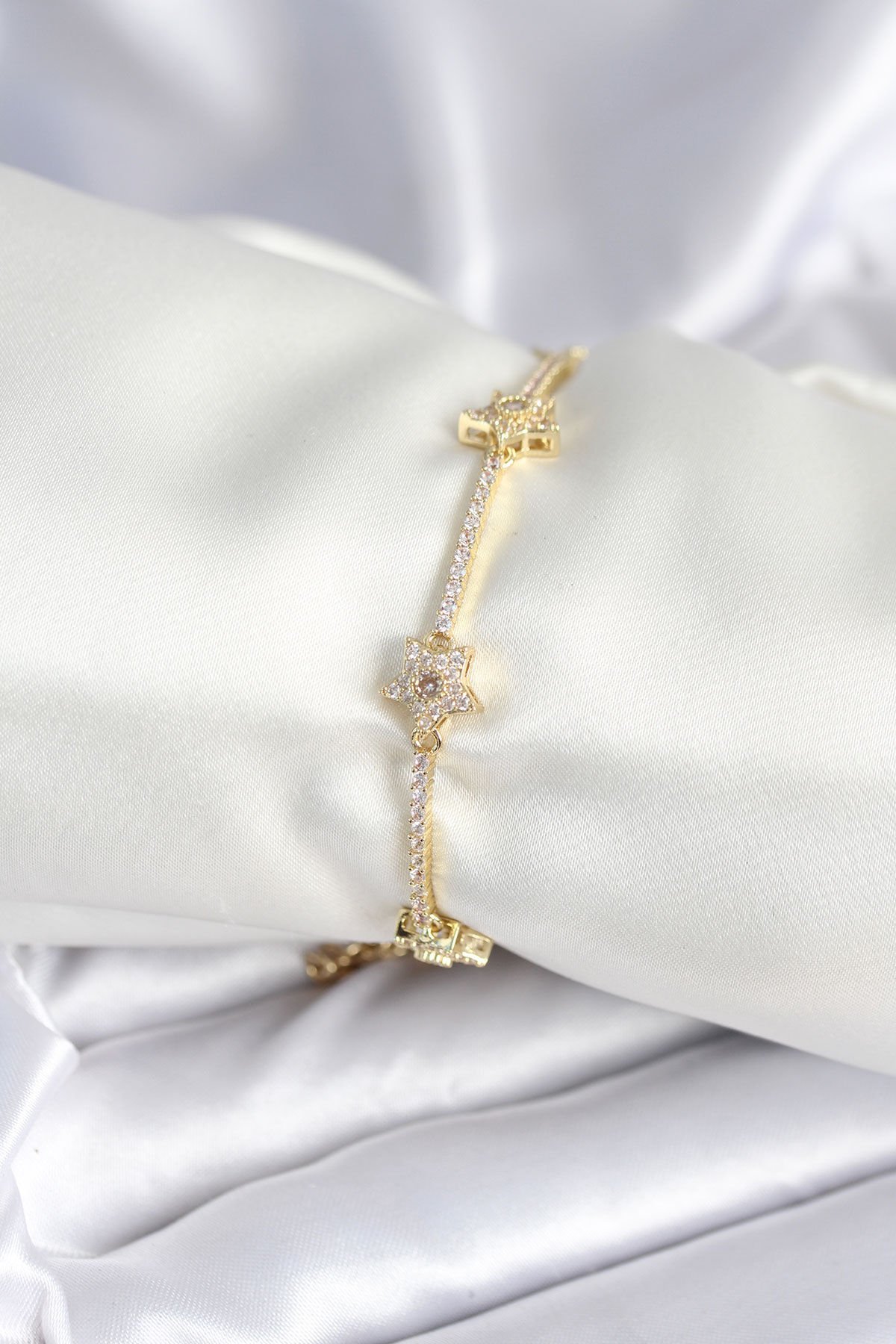 Pirinç Gold Renk Yıldız Model Kadın Bileklik