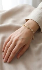 Pirinç Gold Renk Çiçek Model Zirkon Taşlı Su Yolu Kadın Bileklik