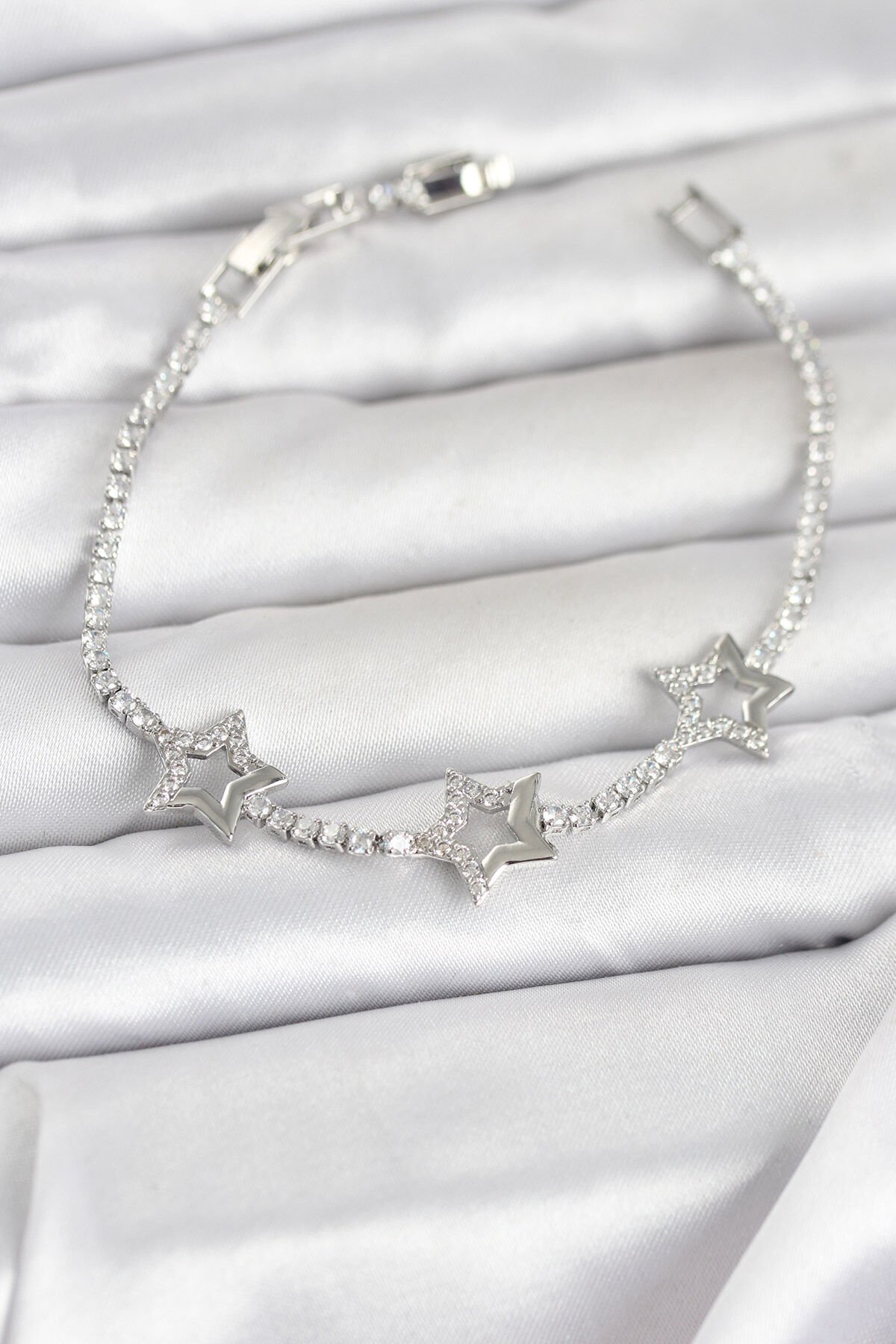 Pirinç Gümüş Renk Yıldız Model Zirkon Taşlı Su Yolu Kadın Bileklik