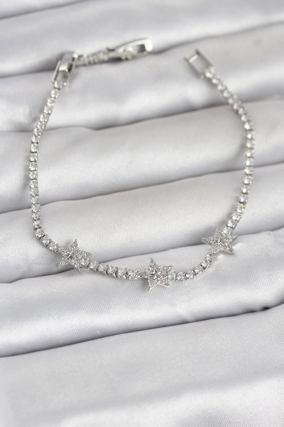 Pirinç Gümüş Renk Minimal Yıldız Model Zirkon Taşlı Su Yolu Kadın Bileklik