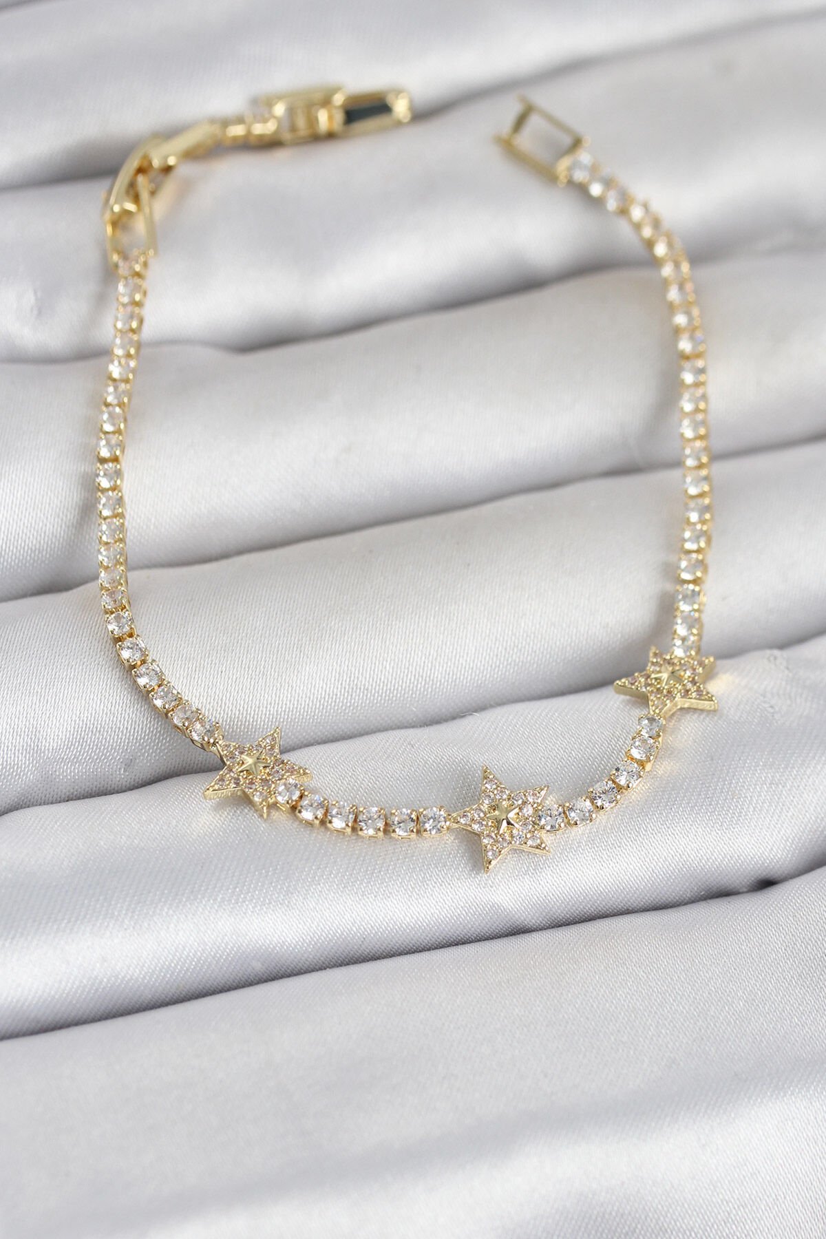 Pirinç Gold Renk Minimal Yıldız Model Zirkon Taşlı Su Yolu Kadın Bileklik