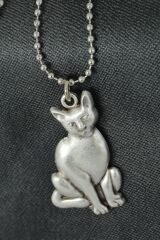 Kedi Figürü Tasarımlı Metal Kolye
