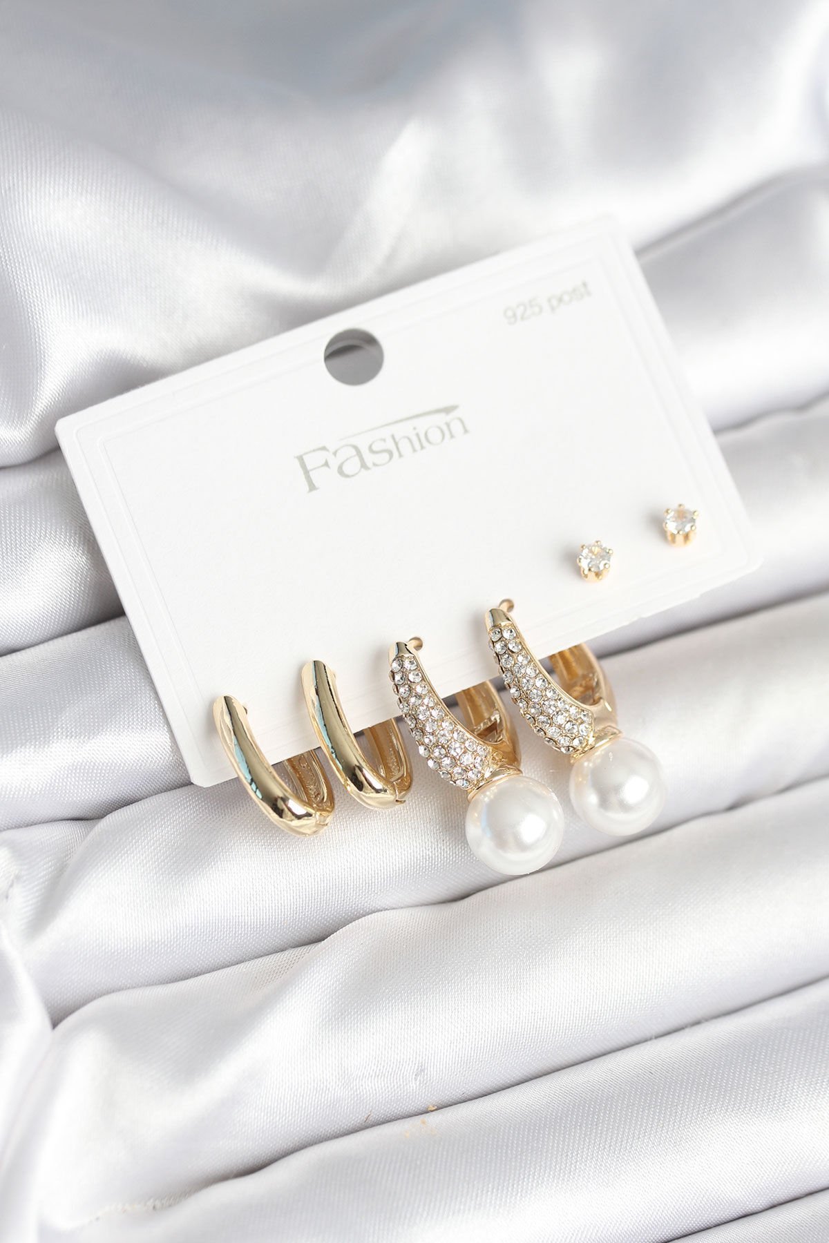 Pirinç Gold Renk Zirkon Taşlı İnci Detaylı 925 Ayar Gümüş Çivili Kadın Küpe Seti