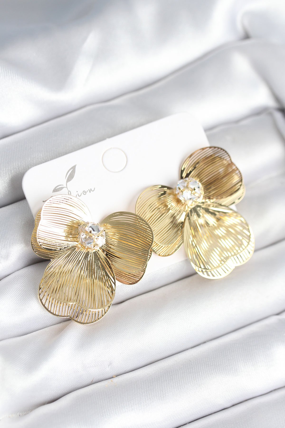 Çiçek Model Gold Renk Pirinç Kadın Küpe