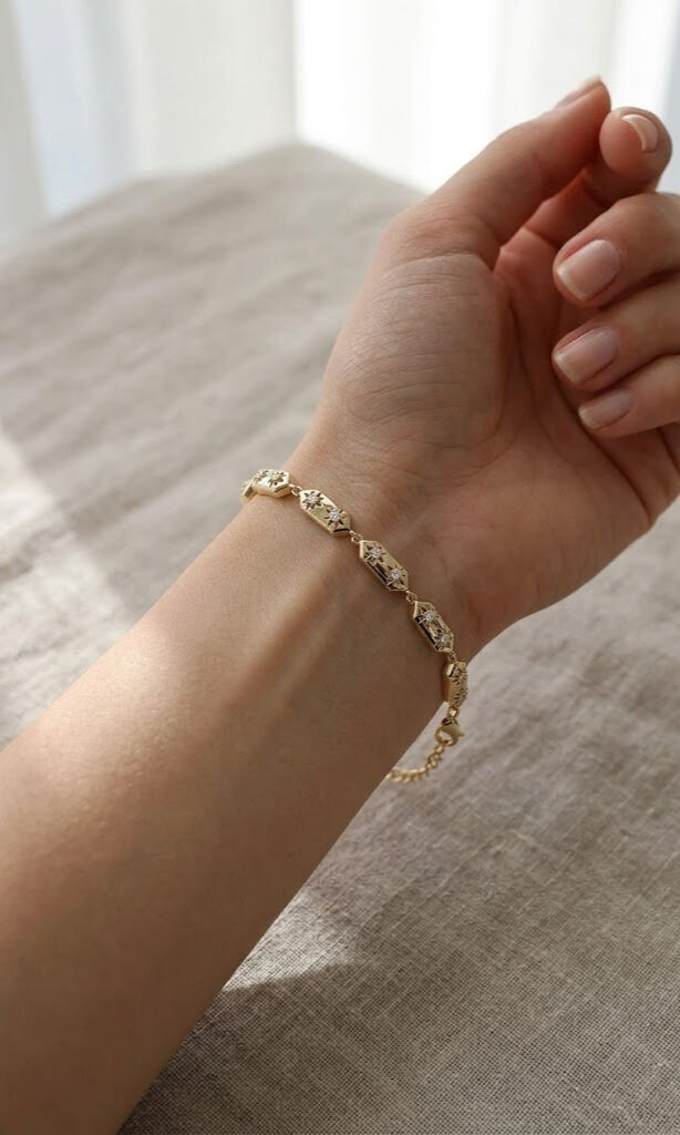 Pirinç Gold Renk Kutup Yıldızı İşleme Kadın Bileklik