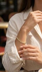 Pirinç Gold Renk Zirkon Taşlı Baklava Model Kadın Bileklik
