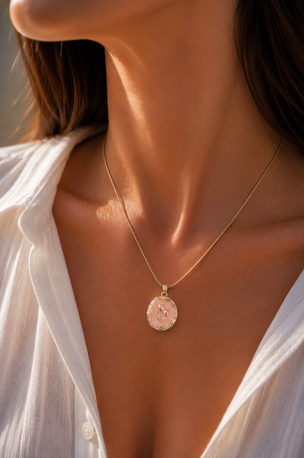 316L Çelik Gold Renk Zincir Pembe Mineli Çiçek İşlemeli Portre Model Kadın Kolye