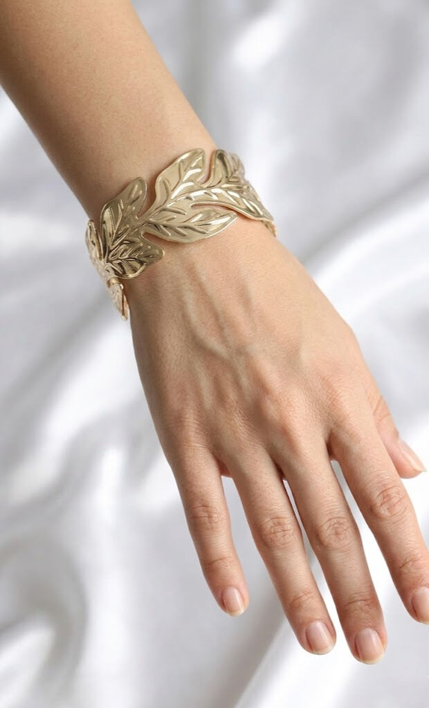 Gold Renk Pirinç Levha Yaprak Model Kadın Bileklik