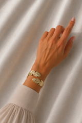 Yaprak Model Gold Renk Kadın Bileklik
