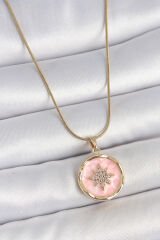316L Çelik Gold Renk Zincir Pembe Mineli Zirkon Taşlı Kuzey Yıldız İşlemeli Madalyon Model Kadın Kolye
