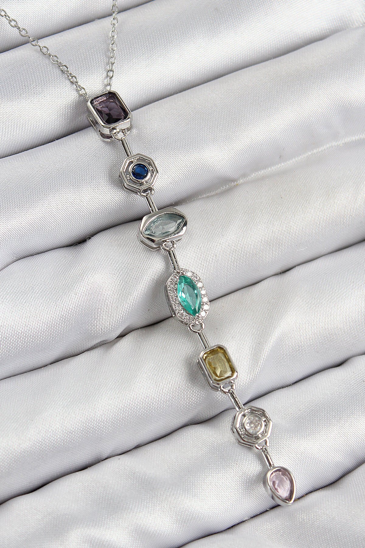 Pirinç Renkli Zirkon Taşlı Model Gümüş Renk Kadın Y Kolye