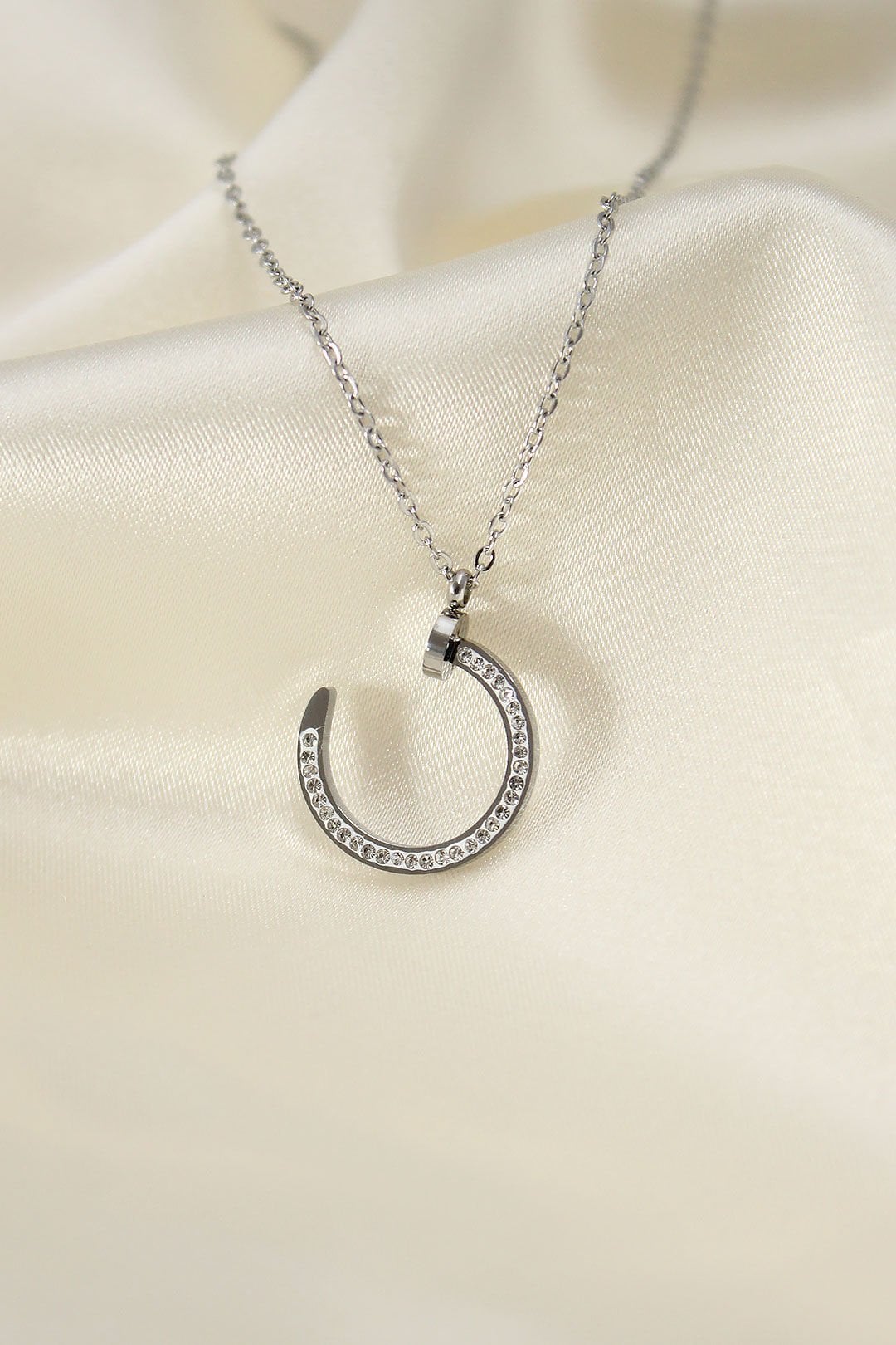 Çelik Silver Renk Zirkon Taşlı Çivi Model Kadın Kolye