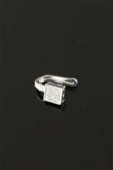 Taşlı Silver Renk Metal Geçirmeli Kıkırdak Küpe