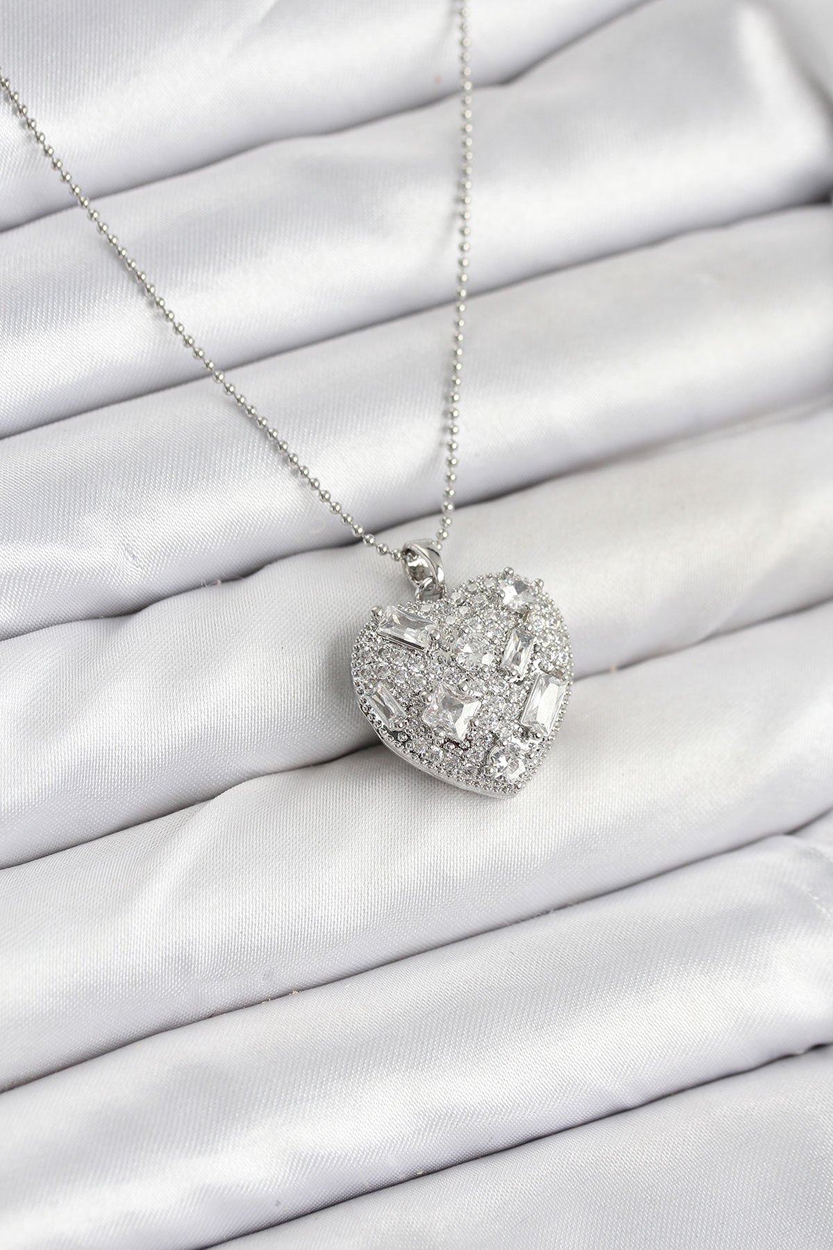 316L Çelik Zincir Gümüş Zirkon Taşlı Kalpli Kadın Kolye