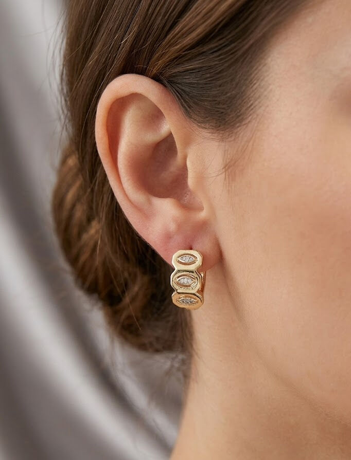 Pirinç Zirkon Taşlı Damla Figürlü Halka Model Gold Renk Kadın Küpe