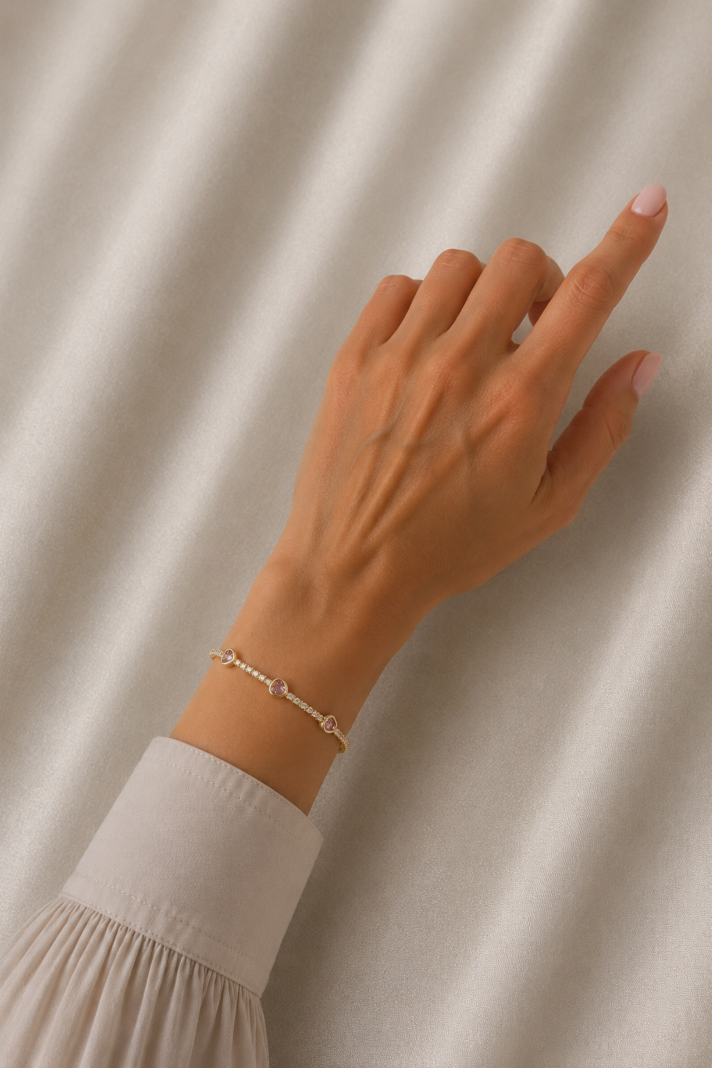 Pirinç Zirkon Taşlı Pembe Kalp Model Gold Renk Kadın Bileklik