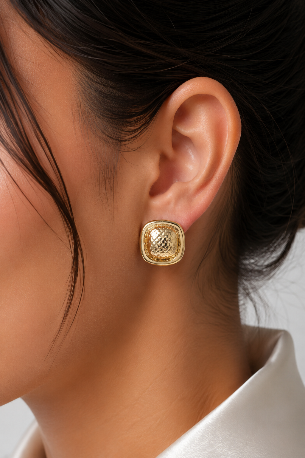 316L Çelik Gold Renk Düğme Model Kadın Küpe
