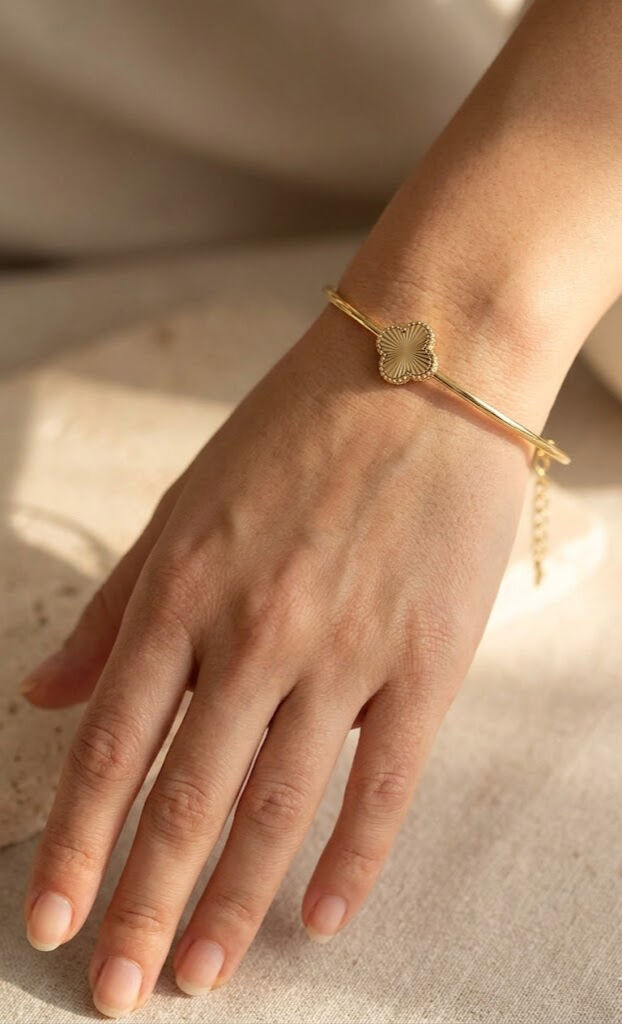 Yonca Model Gold Renk Kadın Bileklik