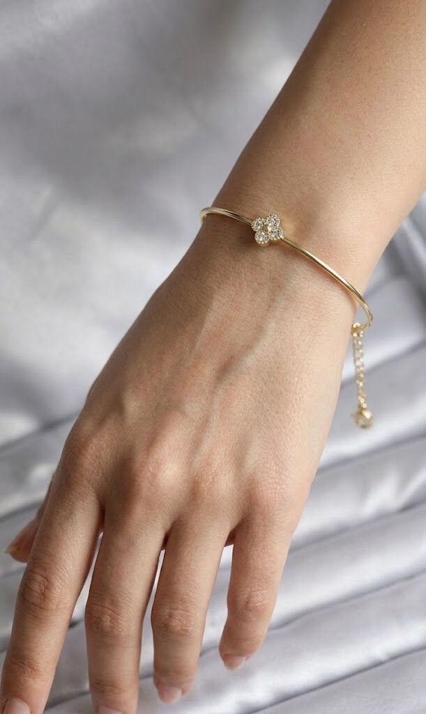 Zirkon Taşlı Yonca Model Gold Renk Kadın Bileklik
