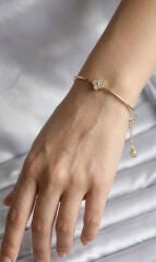 Zirkon Taşlı Yonca Model Gold Renk Kadın Bileklik