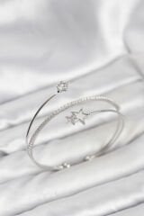 Yıldızlı Model Pirinç Gümüş Renk Kadın Bileklik
