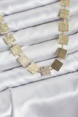 Kare Plaka Model Gold Renk Kadın Kolye