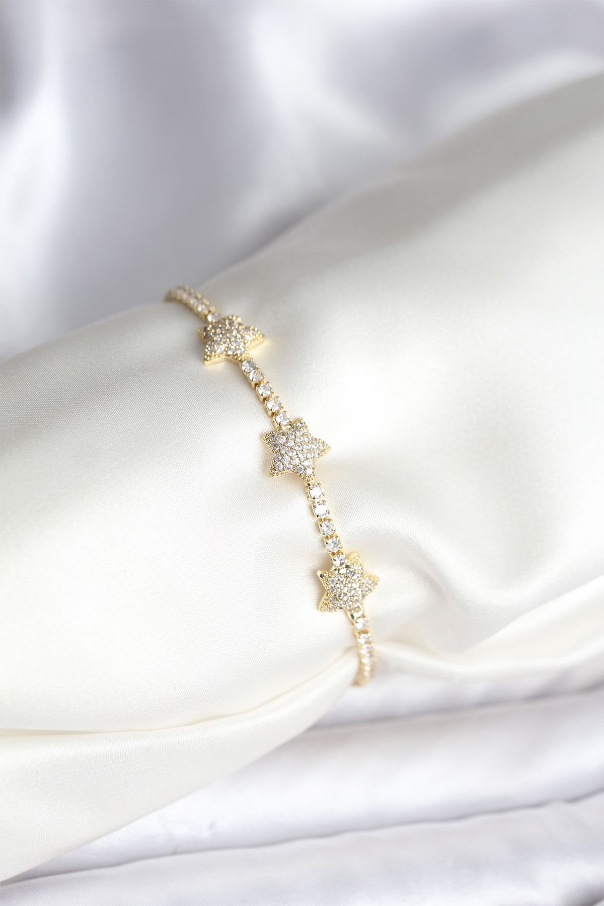 Yıldız Model Zirkon Taşlı Gold Renk Pirinç Su Yolu Kadın Bileklik