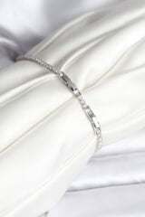 Yıldız Model Zirkon Taşlı Gümüş Renk Pirinç Su Yolu Kadın Bileklik