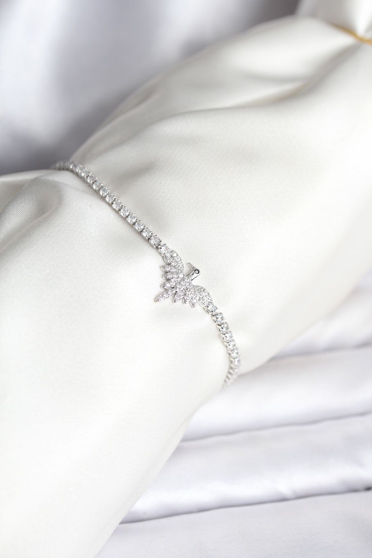 Anka Kuşu Model Zirkon Taşlı Gümüş Renk Pirinç Su Yolu Kadın Bileklik