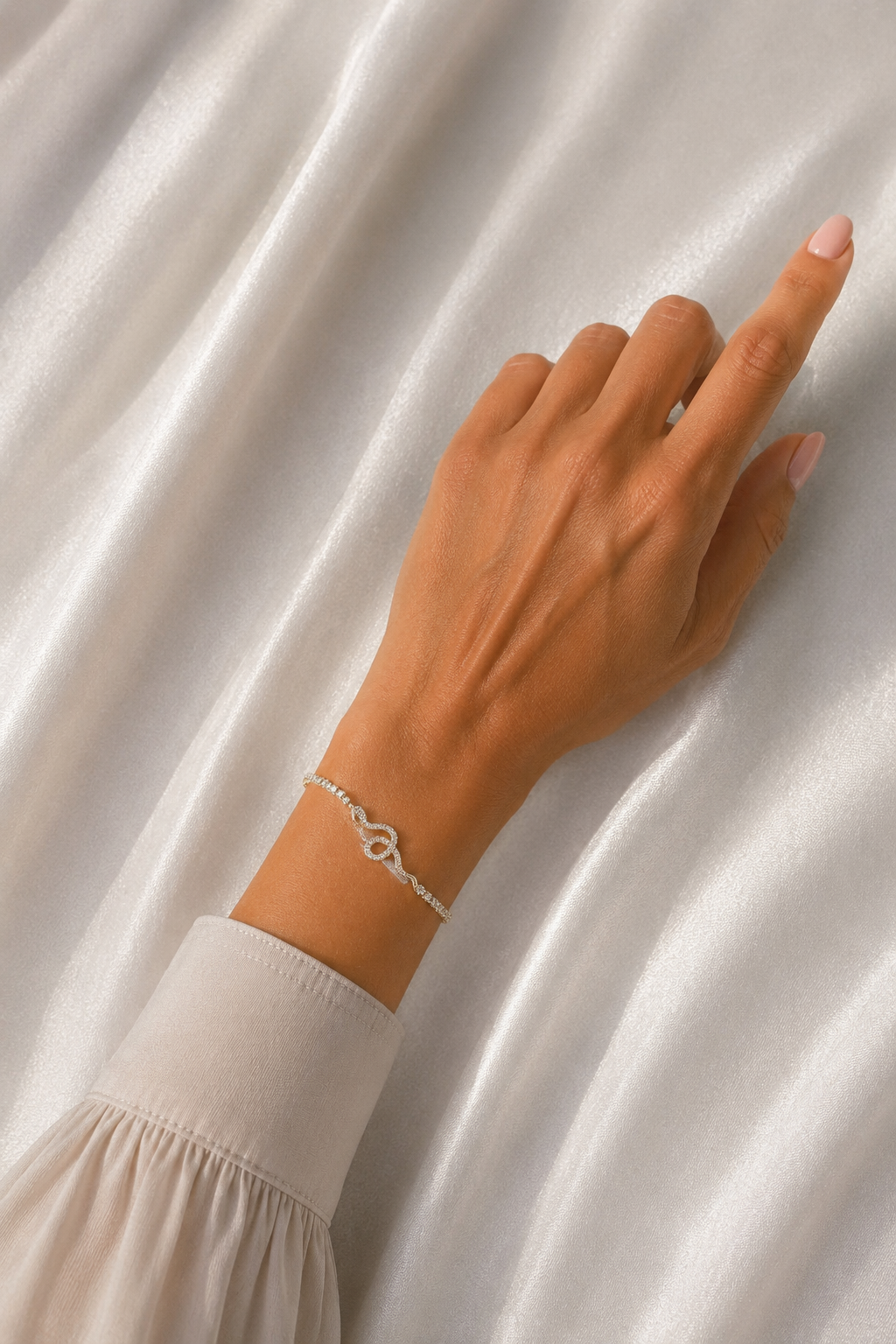 Yılan Model Zirkon Taşlı Gold Renk Pirinç Su Yolu Kadın Bileklik