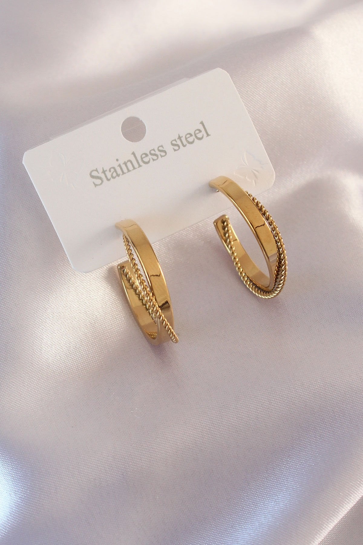 Çelik Gold Renk Sarmal Model Kadın Küpe