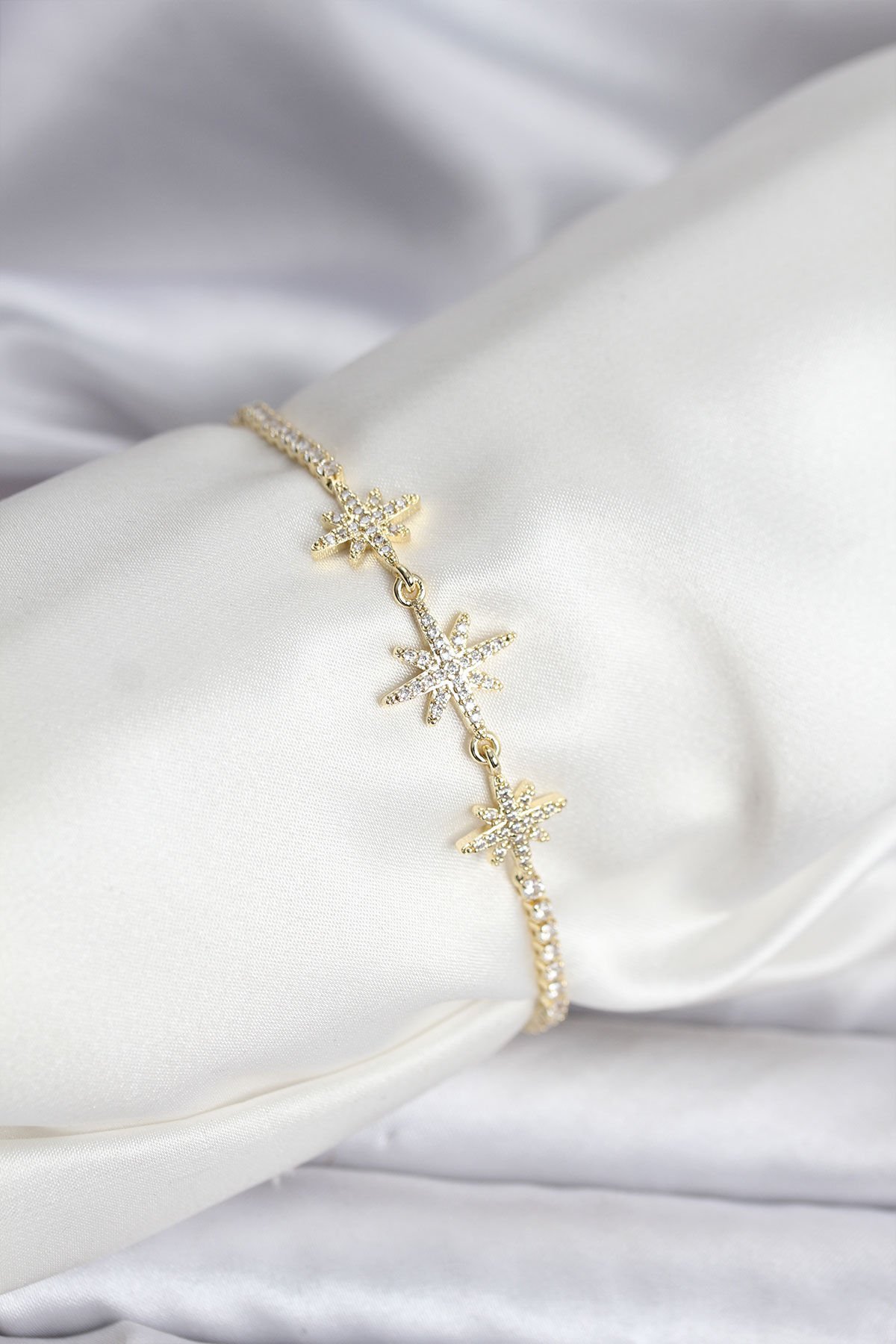 Kutup Yıldızı Model Zirkon Taşlı Gold Renk Su Yolu Kadın Bileklik